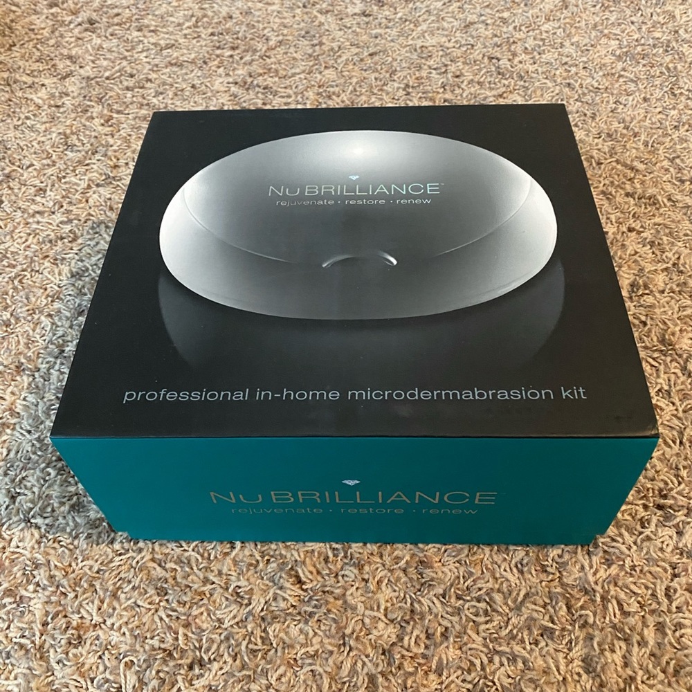 NUBRILLIANCE - Pro In-Home Microdermabrasion Kit